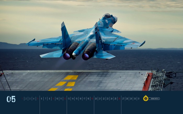 Tiêm kích Su-33 trên hạm Kuznetsov của Hải quân